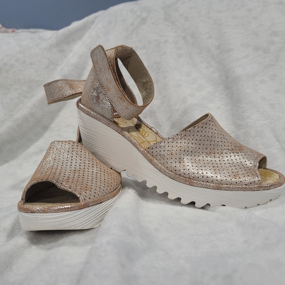Fly London Yake Metallic Leather Wedge Sandals Women's Size 7.5 EU 37 - Picture 3 of 10
